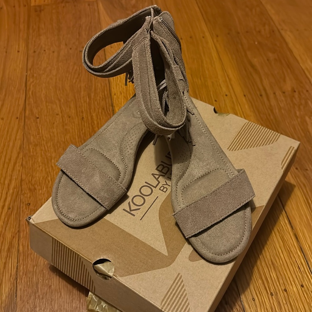 Koolaburra by UGG Saige Sandal